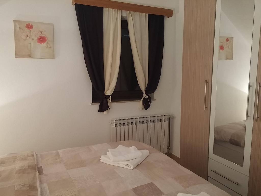 Apartment Rosandic スモーヤナク エクステリア 写真